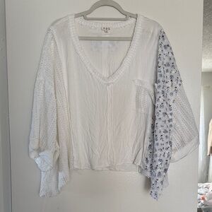 POL White V-Neck Mixed-Media Blouse with Blue Floral Sleeve
